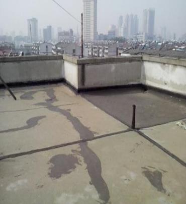 双湖漏水维修 楼顶漏水是什么原因，楼顶漏水维修方法是什么?